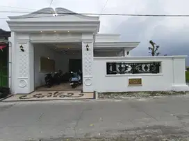 Rumah Clasic Mewah Semi Furnish  Redi 90% Dekat Superindo