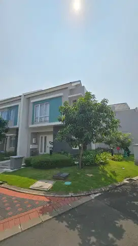 Sangat murah Jual rugi Rumah Gading Serpong Agnesi Hoek Tanah besar