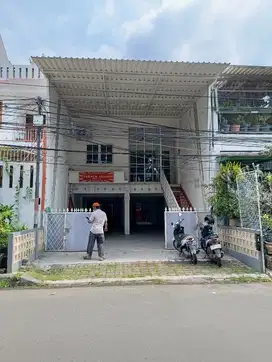 Ruang usaha pinggir jalan siap pakai lok ramai