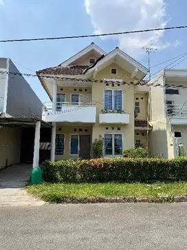 Rumah Mewah Luas Strategis di Taman Dago, Lippo Cikarang, 2.4 Miliar