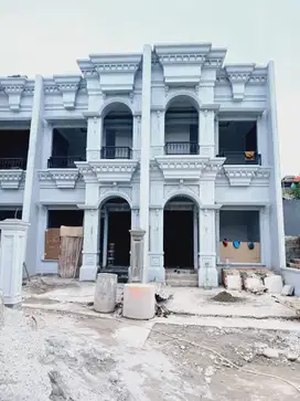 Dijual Rumah Mewah 2 Lantai Pinggir Jalan Dekat RS. HGA