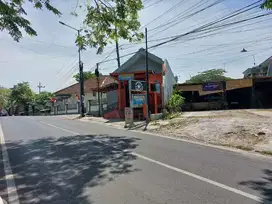 Tanah Jalan Utama Kampus