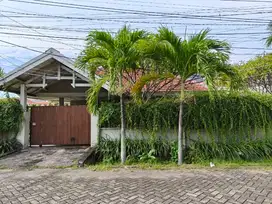 10jt-an/mtr‼️Dijual Rumah + Kantor Hook Manyar tengah kota Surabaya
