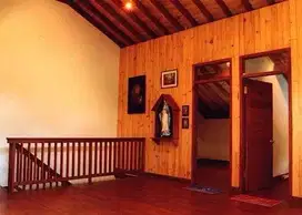 jarang ada rumah full furnished desain klasik pasirkaliki pajajaran