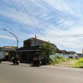 Rumah Pinggir Jalan Raya Kota Malang