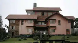 Dijual Villa 3 lantai SHM bagus di Lembang, Bandung