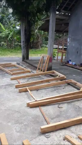 Kusen kayu mahoni dan jati