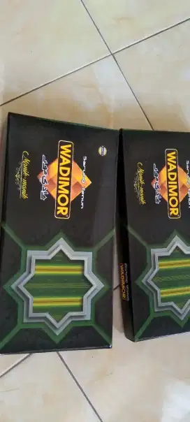 Di jual dua pisc sarung bermerek wadimor