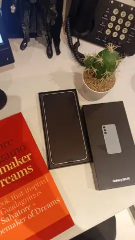 Samsung S24 FE GRAY
