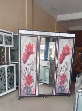 Lemari Pakaian 3 Pintu