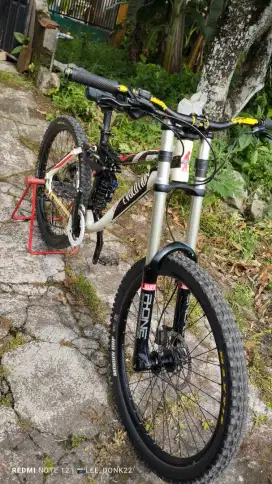 Sepeda Gunung (MTB fullsus)
