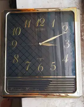 Jam dinding seiko asli ,kondisi msh mulus, tapi mati