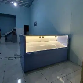 Meja etalase counter