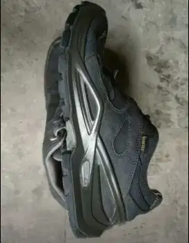 Sepatu Hiking Lowa made in Slovakia size 40