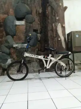 Sepeda lipat mulus