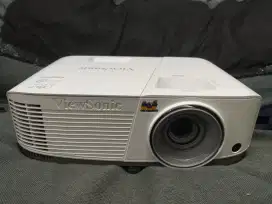 Like New
Proyektor Viewsonic PA503XE 4000 Lumens