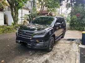 Toyota Fortuner 2.8 VRZ GR Sport Diesel AT 2022 (Black)