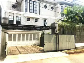 Sewa Rumah Murah Hook 4 Kamar di Kebayoran Lama Siap Huni