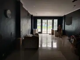 Disewakan ruko 3 lantai di pinggir jalan raya ciater