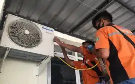 Service AC , KULKAS , FREEZER , SHOWCASE BERGARANSI . LAYANAN 24 JAM