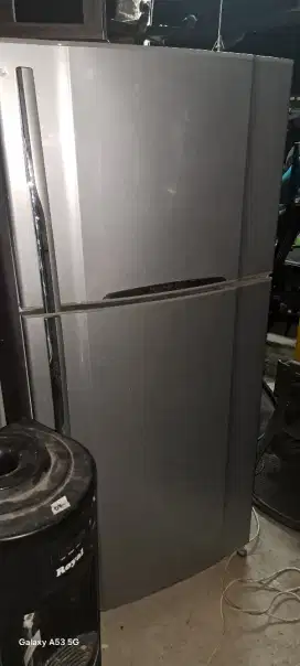 Kulkas 2pintu toshiba GR-R58ED