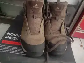 sepatu eiger wagleri mid