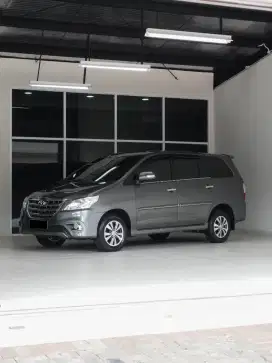 Toyota Innova 2.0 V Luxury 2015