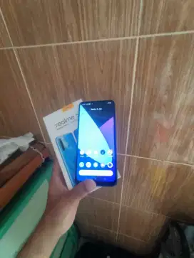 Realme 5 ram 3/64 minus shadow lain normal semua hp dus saja
