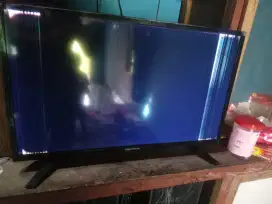 Tv led polytron 32' lcd rusak