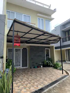 Di jual rumah 3 lantai hadap selatan