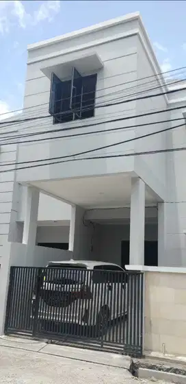 Dijual Rumah 2 Lt baru Plus 4 AC Startegis di Bulevard Hijau
