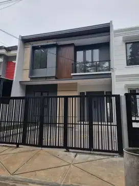 Di jual :  RUMAH  Baru 2 lantai , Di Perum. Vila Melati Mas.