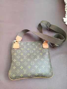 Tas slempang kulit
