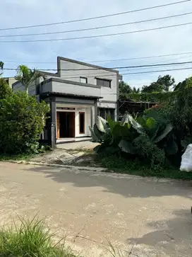 DIJUAL RUMAH DAN TANAH COCOK UNTUK TEMPAT TINGGAL DAN USAHA