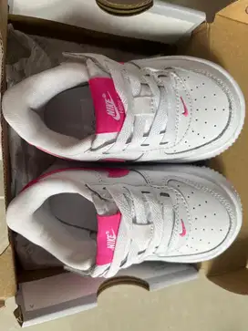 Sepatu Nike Force 1 Low Easyon size EUR 22 (UK 5,5)..in sole 12 cm