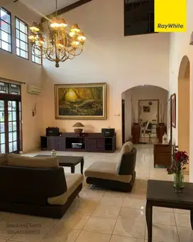 Rumah 3 lantai gaya Eropa dengan arsitektur Swedia