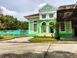 rumah halaman luas depan green area sejuk dan nyaman