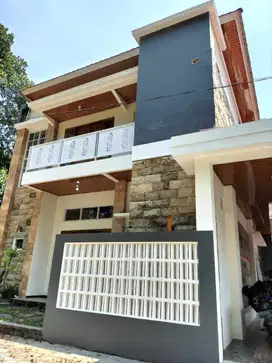 HOOK Siap Huni Rumah 2 Lantai dekat pasar & Kampus UII