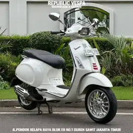 PIAGGIO VESPA SPRINT IGET 150  WARNA PUTIH FAVOURITE GOOD CONDITION