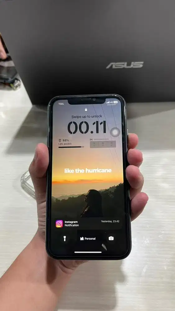 Iphone 11 hitam ibox