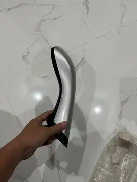 Spion depan mobil