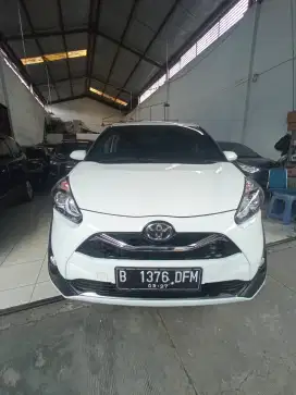 TOYOTA SIENTA 1.5 V