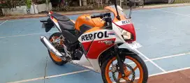 Jual cepet motor CBR 150R tahun 2015 pajak hidup panjang kinclong