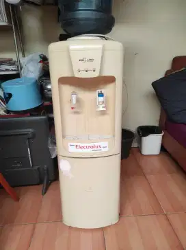 Jual dispenser merk electro lux type galon atas