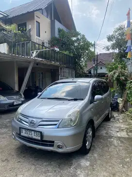 Nissan Grand Livina XV AT 2011