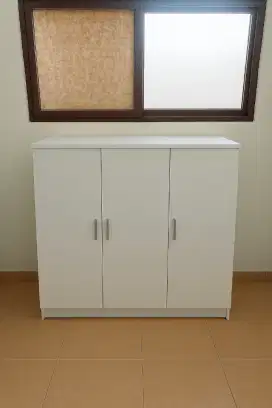Lemari baju anak 3 pintu merk Pira