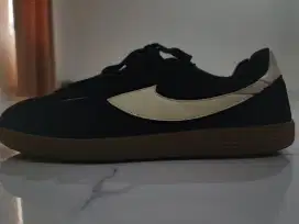 SEPATU COMPASS TRIBUNE