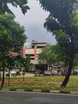RUMAH DI JALAN BASUKI RACHMAT DEKAT MALL BASURA SIAP HUNI