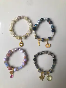Gelang manik manik
