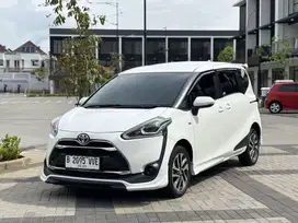Toyota sienta 1.5 Q at 2017